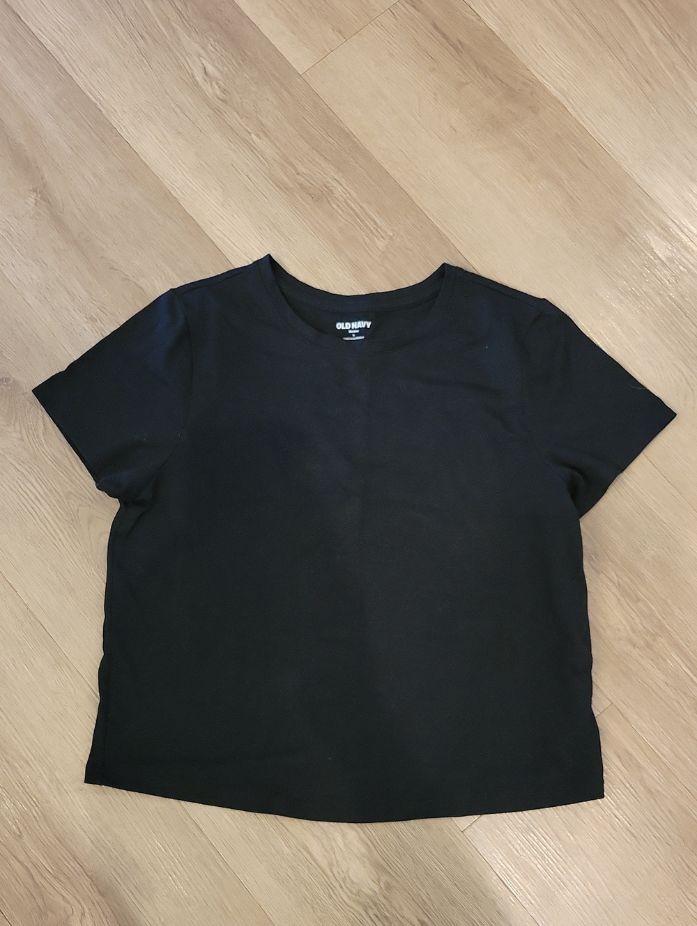 Like New Bestee Old Navy Cropped Black T Shirt